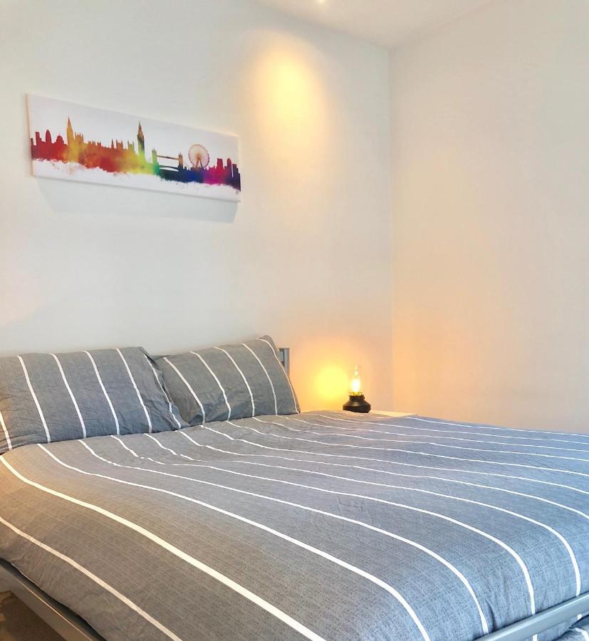 Tower Hill Apartment *