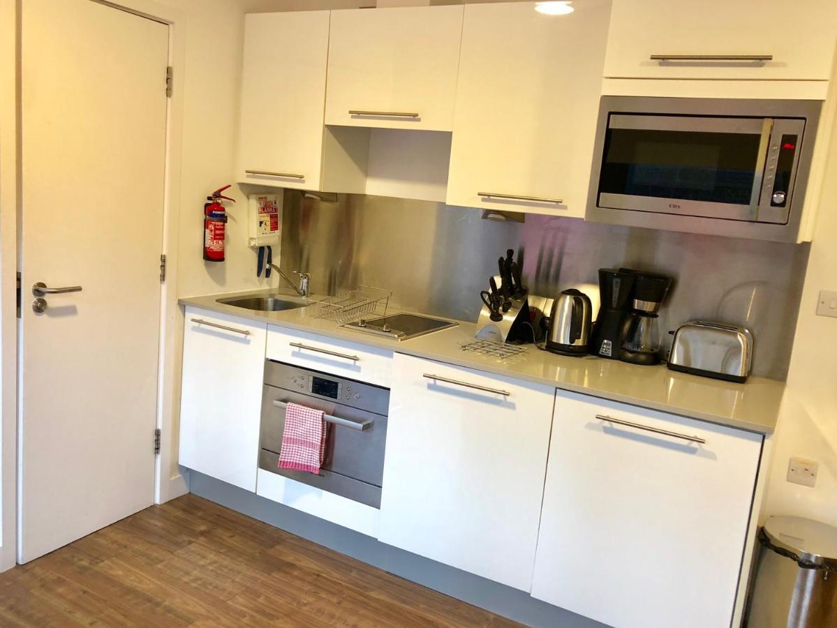 Tower Hill Apartment *
